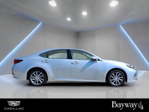 2016 Lexus ES 300h Base