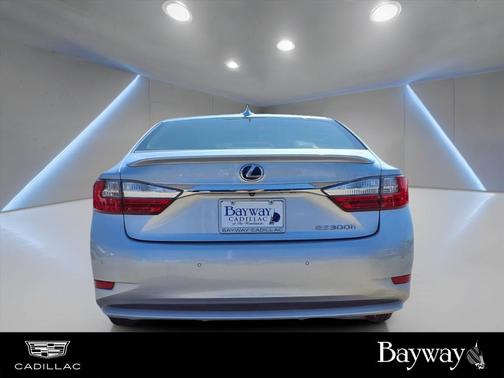 2016 Lexus ES 300h Base