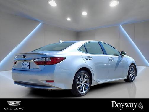 2016 Lexus ES 300h Base