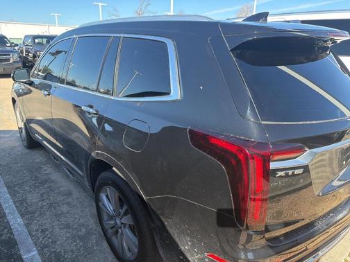 2022 Cadillac XT6 Premium Luxury FWD