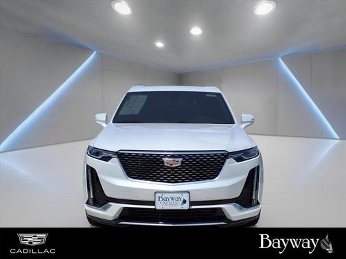Crystal White Tri-Coat 2025 Cadillac XT6 Luxury FWD