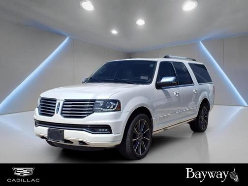 White Platinum Clearcoat 2017 Lincoln Navigator L Reserve