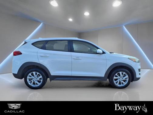 Dazzling White 2019 Hyundai TUCSON SE