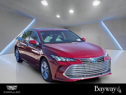 2022 Toyota Avalon Hybrid XLE