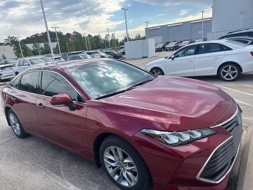 2022 Toyota Avalon Hybrid XLE