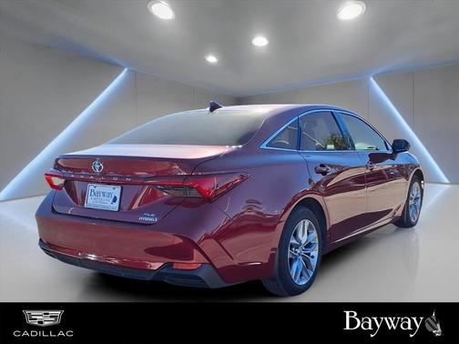 2022 Toyota Avalon Hybrid XLE