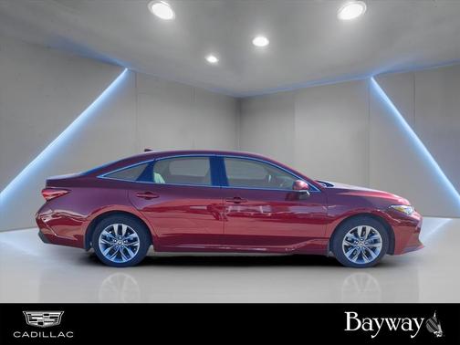 2022 Toyota Avalon Hybrid XLE