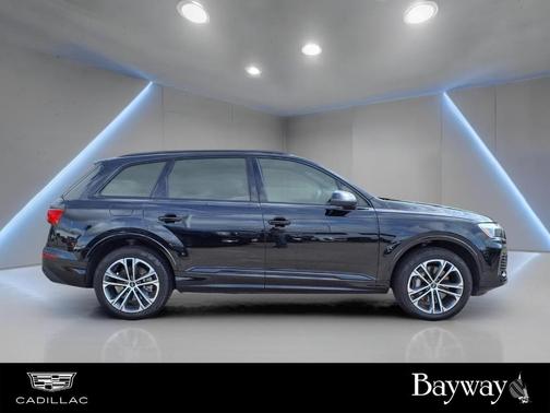 Mythos Black Metallic 2025 Audi Q7 45 Premium Plus