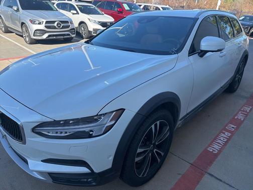 2018 Volvo V90 Cross Country T5