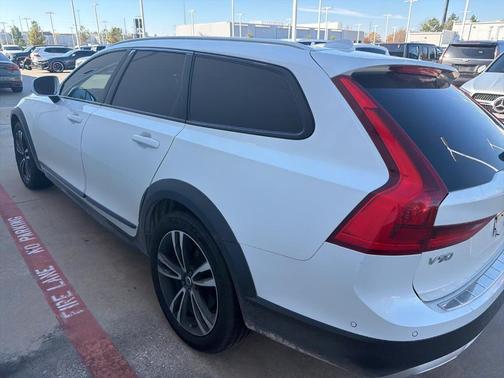 2018 Volvo V90 Cross Country T5