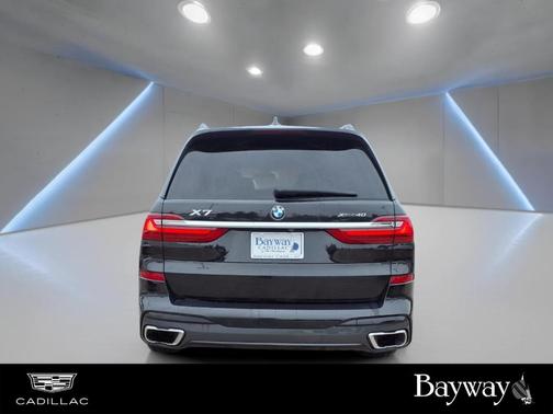 Black Sapphire Metallic 2022 BMW X7 xDrive40i