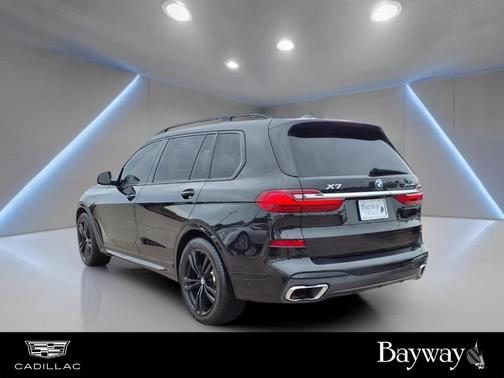 Black Sapphire Metallic 2022 BMW X7 xDrive40i