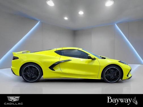 Accelerate Yellow Metallic 2022 Chevrolet Corvette Stingray w/2LT