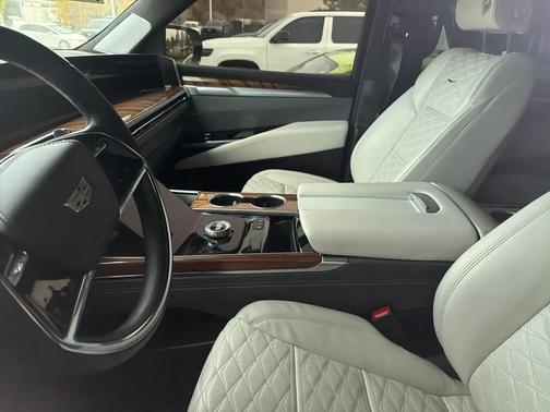 2025 Cadillac Escalade ESV Premium Luxury Platinum