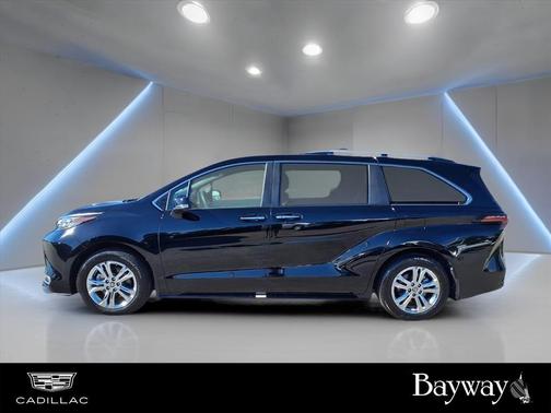 2024 Toyota Sienna Platinum 7 Passenger