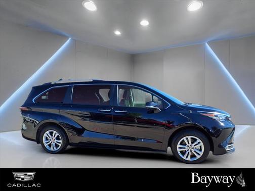 2024 Toyota Sienna Platinum 7 Passenger