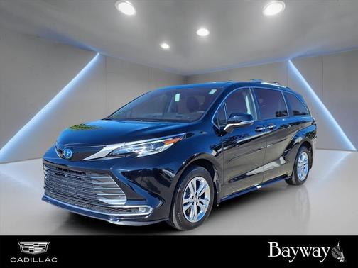 2024 Toyota Sienna Platinum 7 Passenger