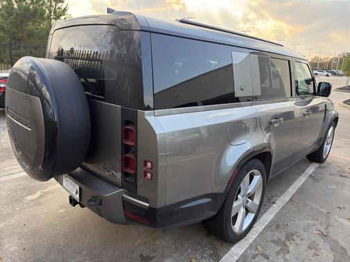 2023 Land Rover Defender X-Dynamic SE