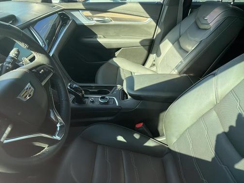 2025 Cadillac XT6 Premium Luxury FWD