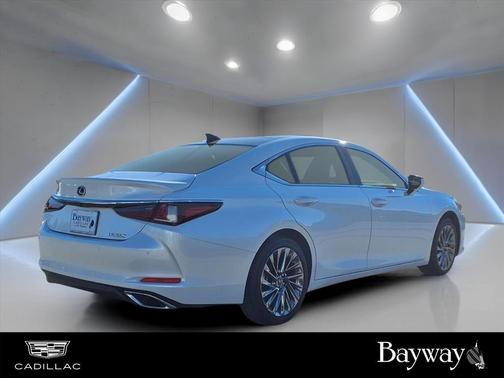 2025 Lexus ES 350 Ultra Luxury