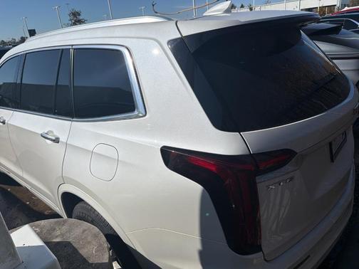 2023 Cadillac XT6 Luxury FWD