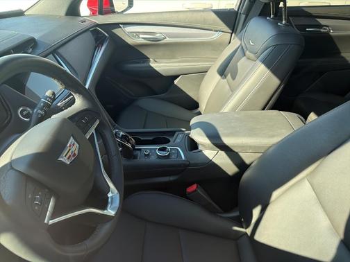 2022 Cadillac XT6 Luxury FWD