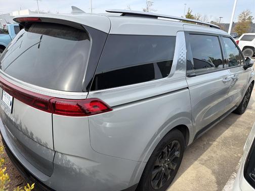 2024 Kia Carnival SX