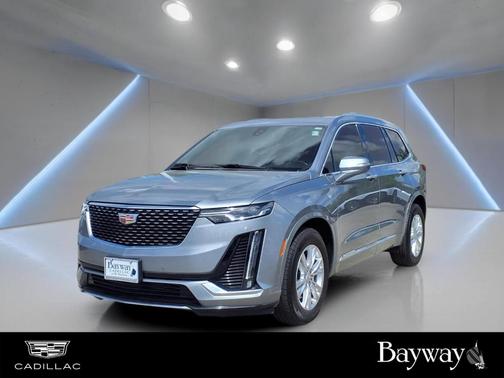 Silver Metallic 2025 Cadillac XT6 Luxury FWD