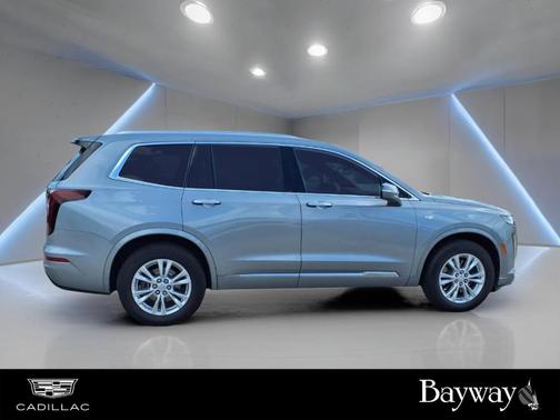 Silver Metallic 2025 Cadillac XT6 Luxury FWD