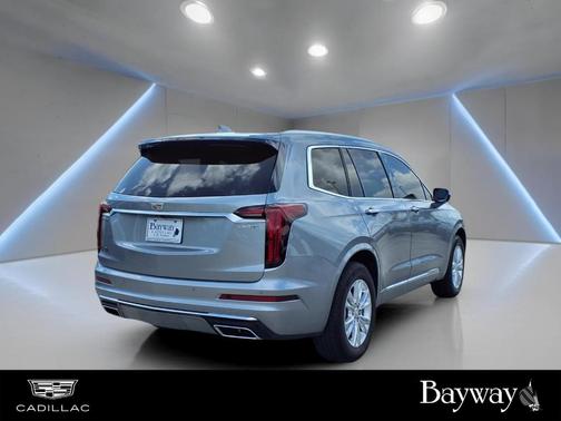 Silver Metallic 2025 Cadillac XT6 Luxury FWD