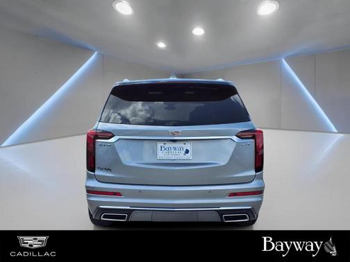 Silver Metallic 2025 Cadillac XT6 Luxury FWD