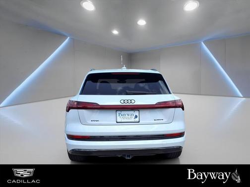 2022 Audi e-tron Premium Plus