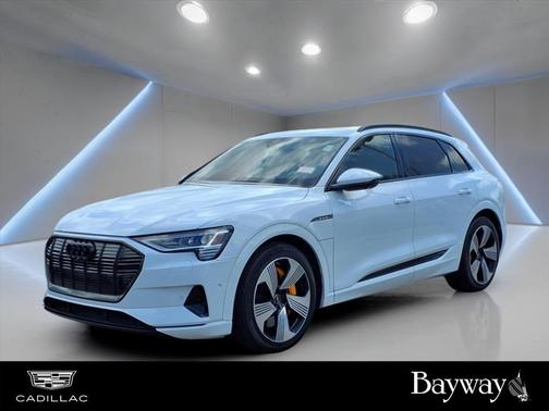 2022 Audi e-tron Premium Plus