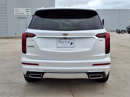 2025 Cadillac XT6 Premium Luxury FWD