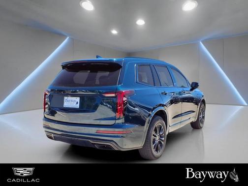 Emerald 2024 Cadillac XT6 Luxury FWD