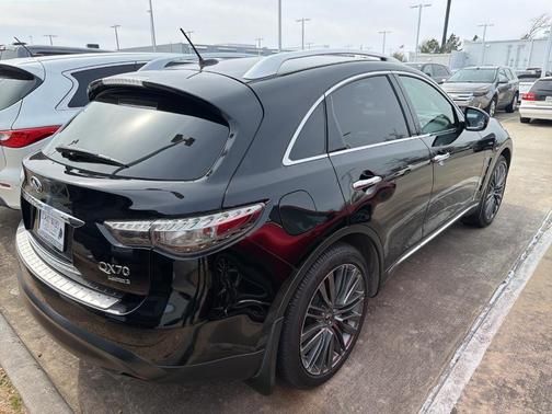 2017 INFINITI QX70 Base
