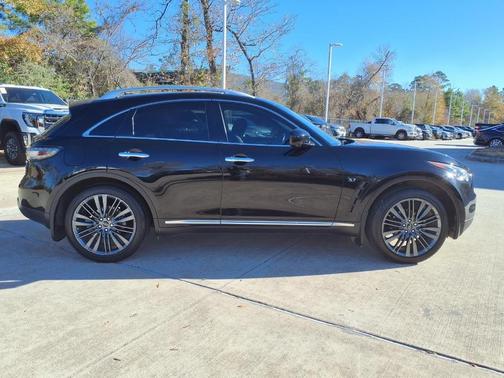 2017 INFINITI QX70 Base
