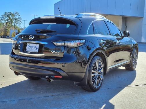 2017 INFINITI QX70 Base