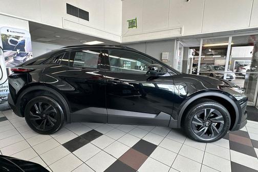 Midnight Black Metallic 2026 Toyota C-HR SE