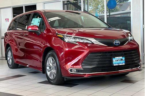 2024 Toyota Sienna XLE 7 Passenger