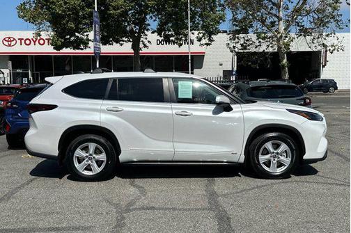 2024 Toyota Highlander Hybrid LE
