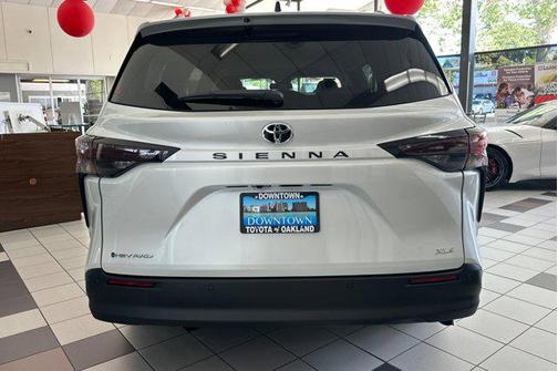 Wind Chill Pearl 2026 Toyota Sienna XLE