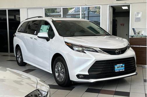 Wind Chill Pearl 2026 Toyota Sienna XLE