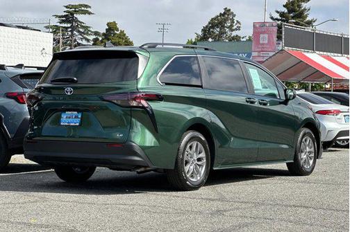 2025 Toyota Sienna LE