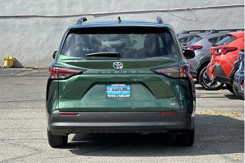 2025 Toyota Sienna LE