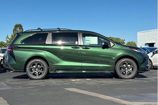 2025 Toyota Sienna Woodland Edition