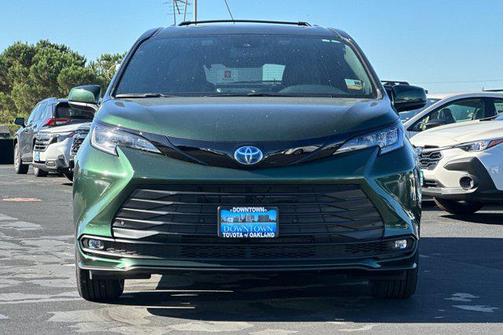 2025 Toyota Sienna Woodland Edition