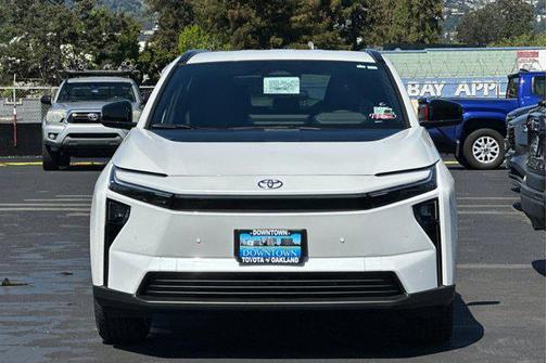 Wind Chill Pearl 2026 Toyota bZ XLE Plus