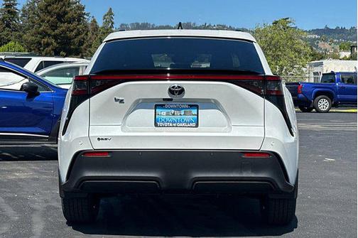 Wind Chill Pearl 2026 Toyota bZ XLE Plus