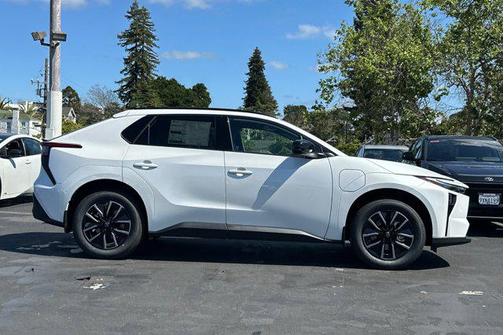 Wind Chill Pearl 2026 Toyota bZ XLE Plus